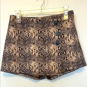 Wild Honey, Snake Print Skort Size Medium